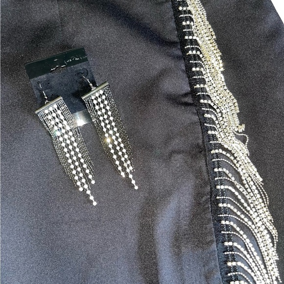 Sparkling Rhinestone And Chain 3 1/2” Chandelier Pierced Earrings - Picture 3 of 11